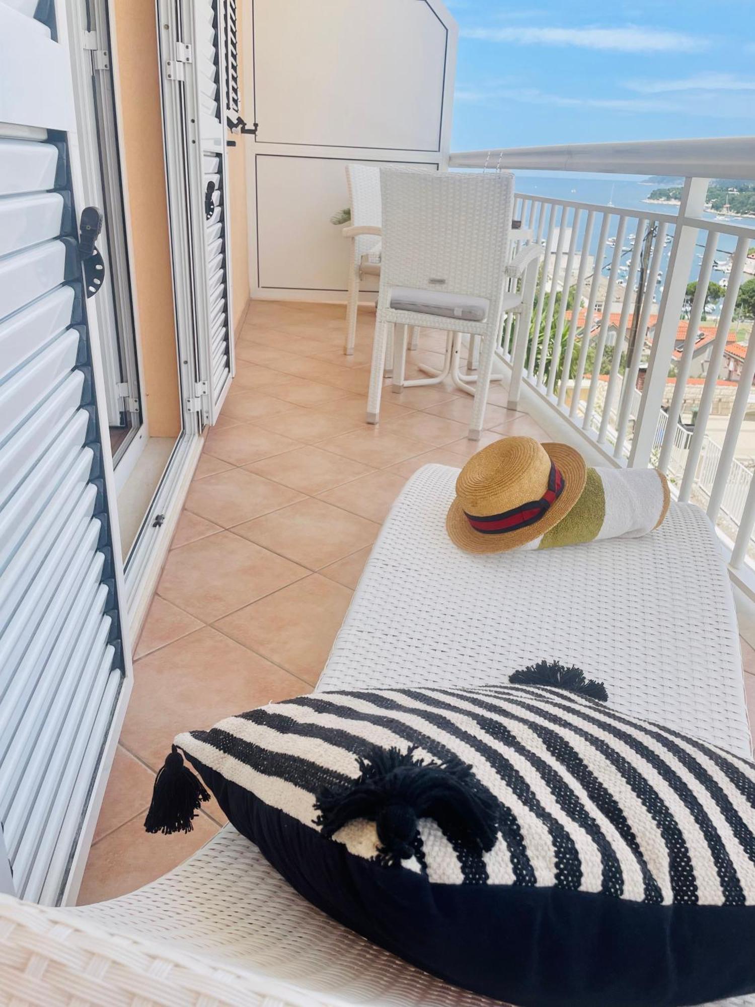 Apartments Sunny Elza Хвар Экстерьер фото