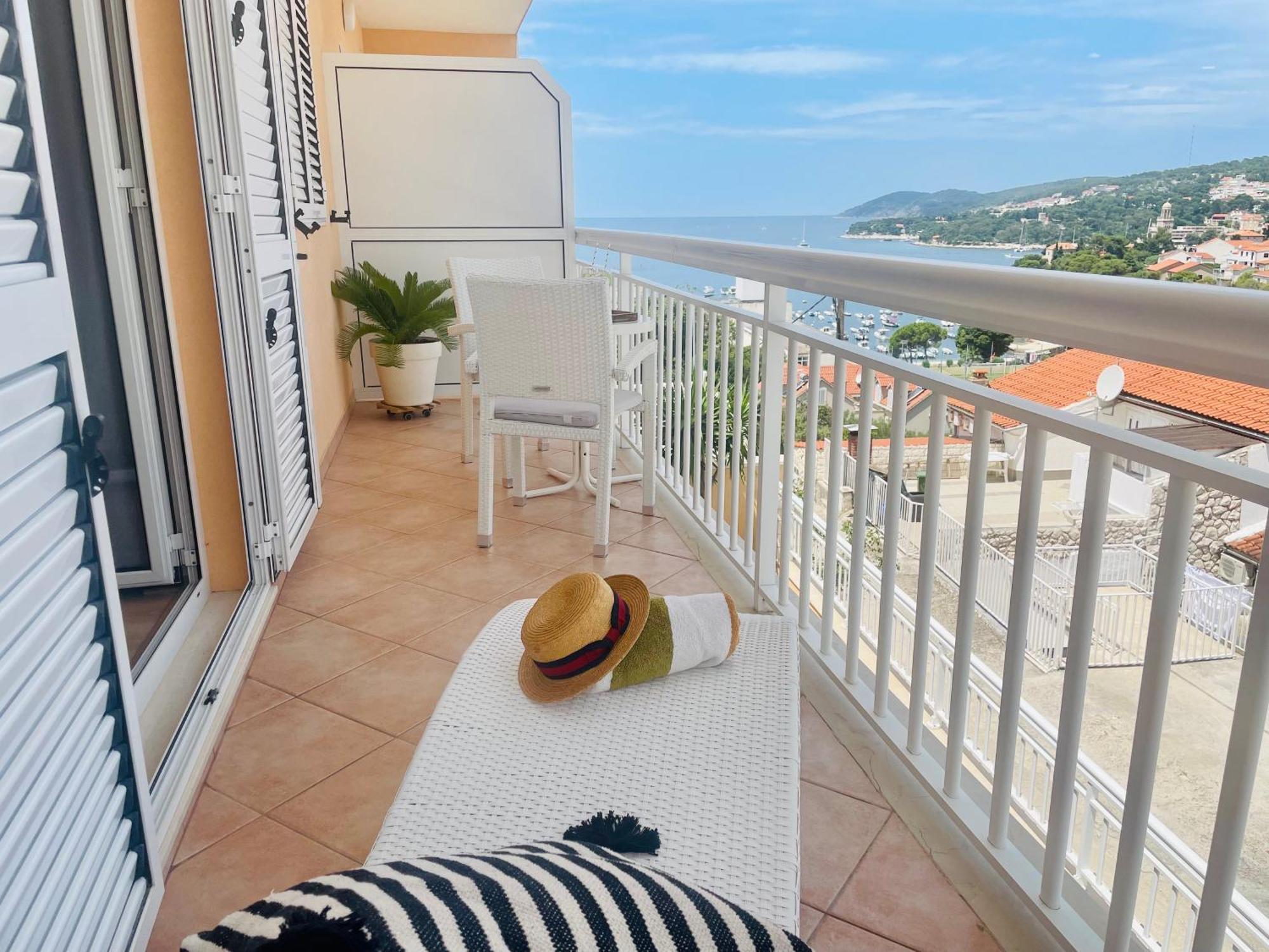 Apartments Sunny Elza Хвар Экстерьер фото